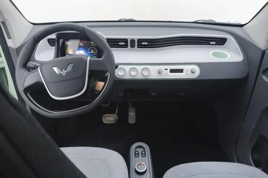 2021 WuLing HongGuang MINI EV BEV 9KWH,autocango,china used car exporter,china ev exporter,chinese used car exporter,chinese used ev exporter