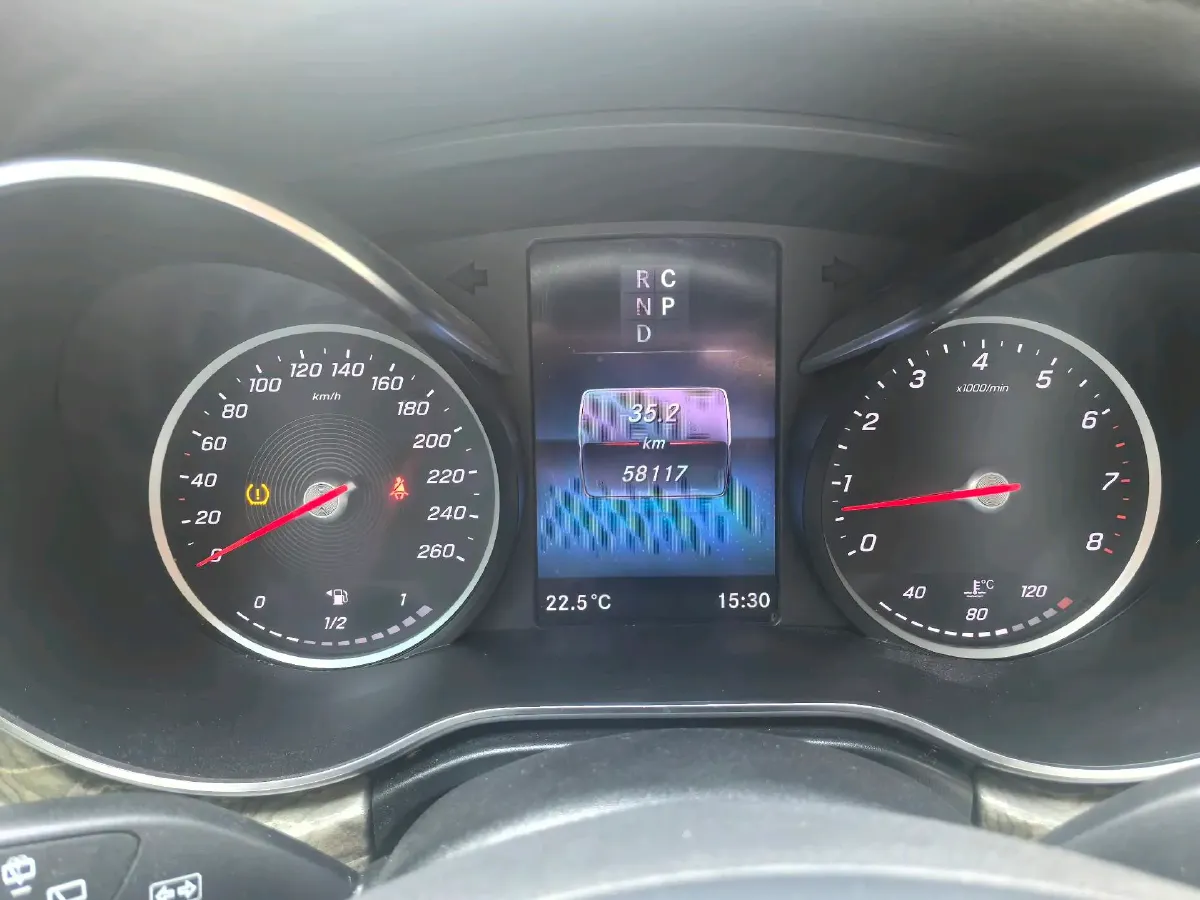 2022 Mercedes-Benz V Class 2.0T 211HP L4 9AT,autocango,china used car exporter,china ev exporter,chinese used car exporter,chinese used ev exporter