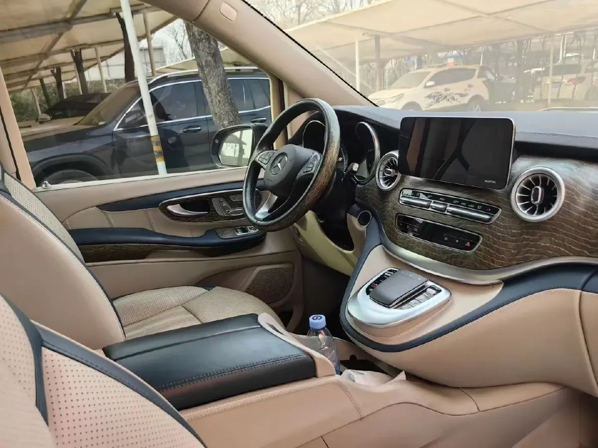 2022 Mercedes-Benz V Class 2.0T 211HP L4 9AT,autocango,china used car exporter,china ev exporter,chinese used car exporter,chinese used ev exporter