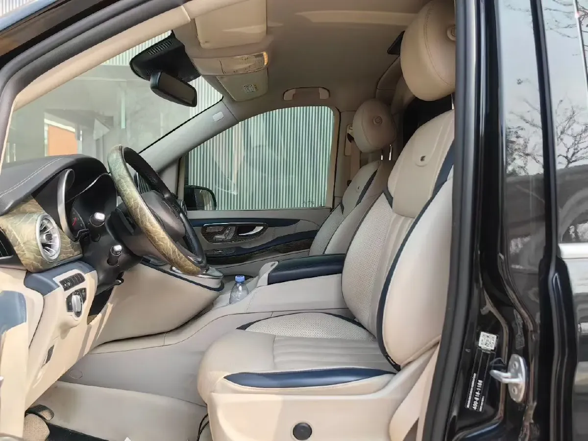 2022 Mercedes-Benz V Class 2.0T 211HP L4 9AT,autocango,china used car exporter,china ev exporter,chinese used car exporter,chinese used ev exporter
