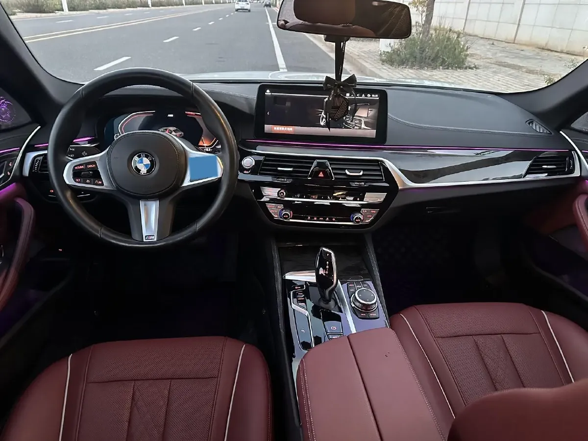 2022 BMW 5 Series 2.0T 184HP L4 8AT,autocango,china used car exporter,china ev exporter,chinese used car exporter,chinese used ev exporter