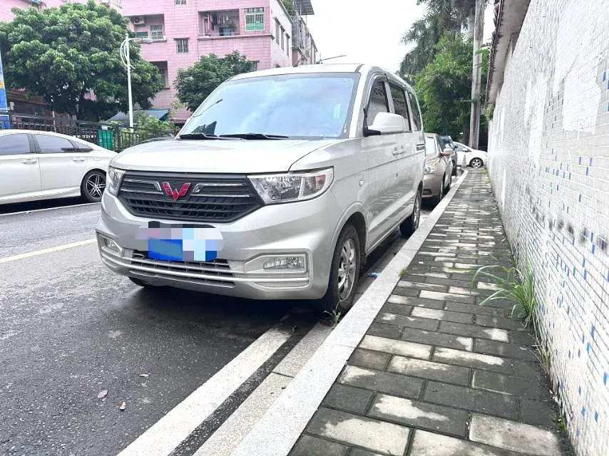 2021 WuLing HongGuang V 1.5L 99HP L4 6MT,autocango,china used car exporter,china ev exporter,chinese used car exporter,chinese used ev exporter