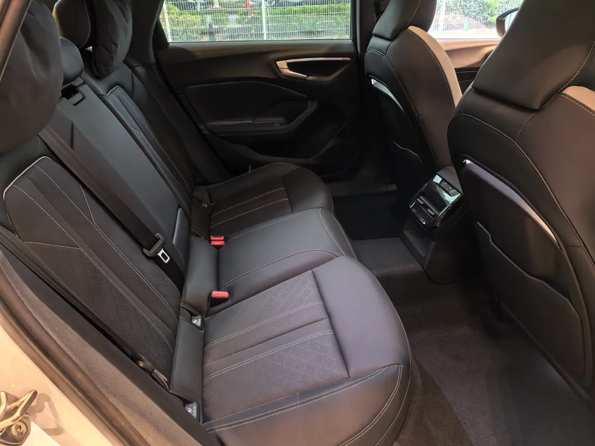 2026 Audi A5L 2.0T 170HP L4 7DCT,autocango,china used car exporter,china ev exporter,chinese used car exporter,chinese used ev exporter