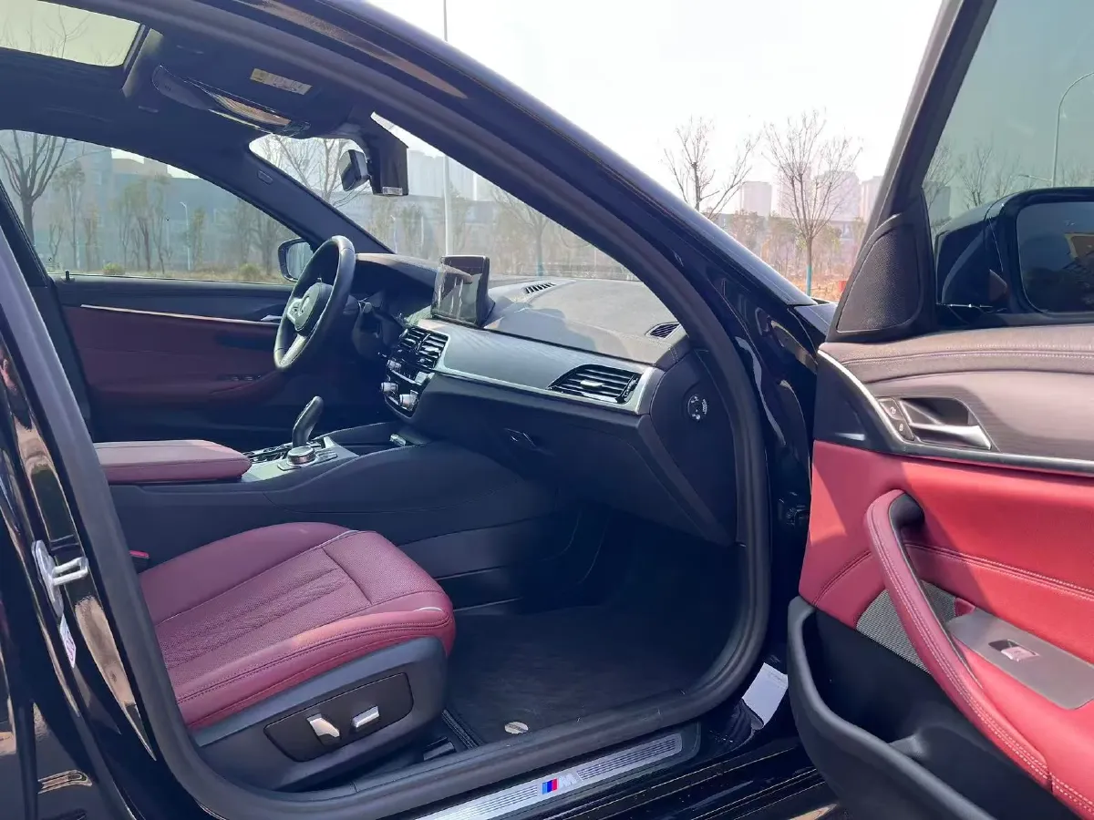 2021 BMW 5 Series 2.0T 184HP L4 8AT PHEV 17.7KWH,autocango,china used car exporter,china ev exporter,chinese used car exporter,chinese used ev exporter