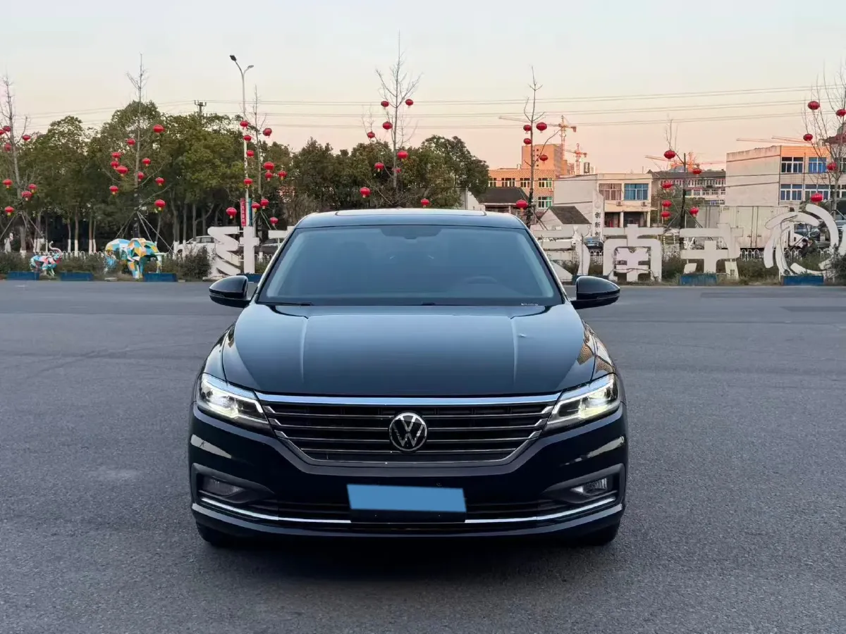 2022 Bestune B70 2.0T 224HP L4 6AT,autocango,china used car exporter,china ev exporter,chinese used car exporter,chinese used ev exporter