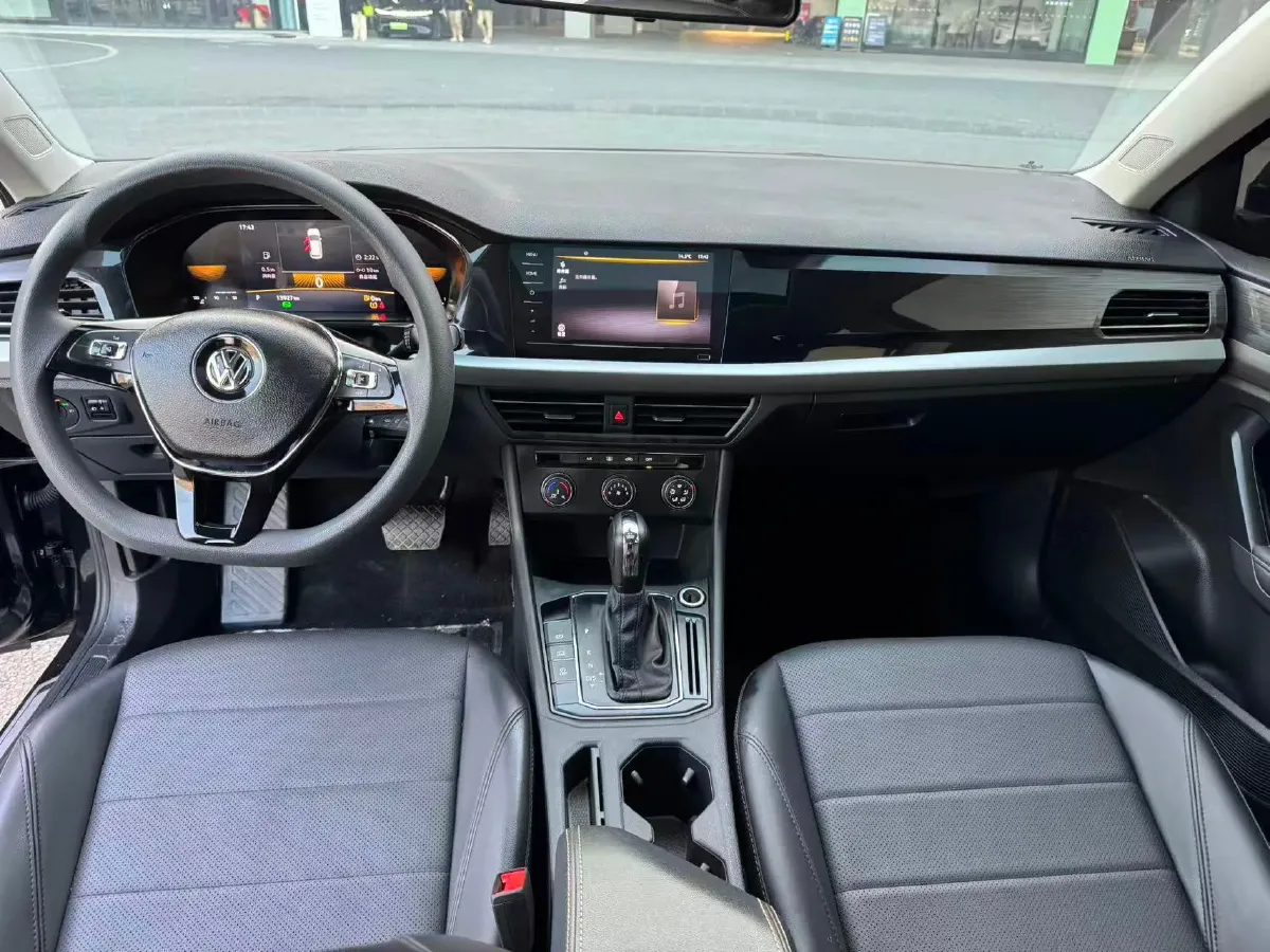 2022 Bestune B70 2.0T 224HP L4 6AT,autocango,china used car exporter,china ev exporter,chinese used car exporter,chinese used ev exporter