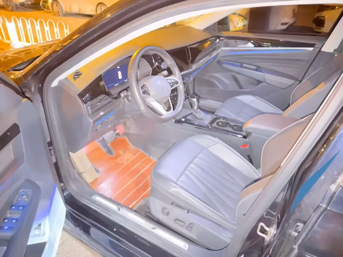 2023 Volkswagen Passat 2.0T 186HP L4 7DCT,autocango,china used car exporter,china ev exporter,chinese used car exporter,chinese used ev exporter