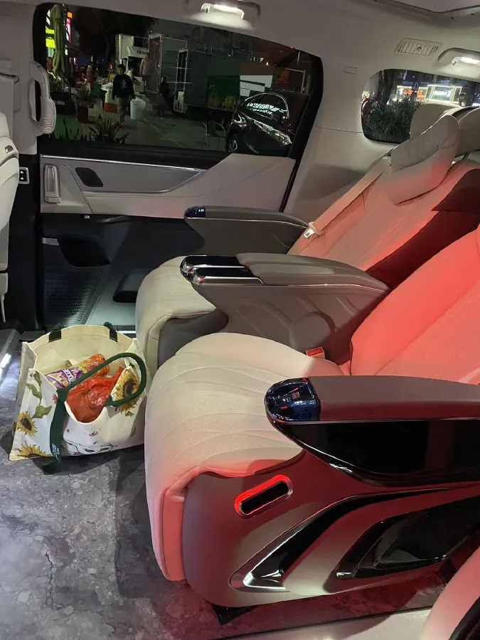 2024 Buick GL8 1.5T 180HP L4 2DHT PHEV 24.4KWH,autocango,china used car exporter,china ev exporter,chinese used car exporter,chinese used ev exporter