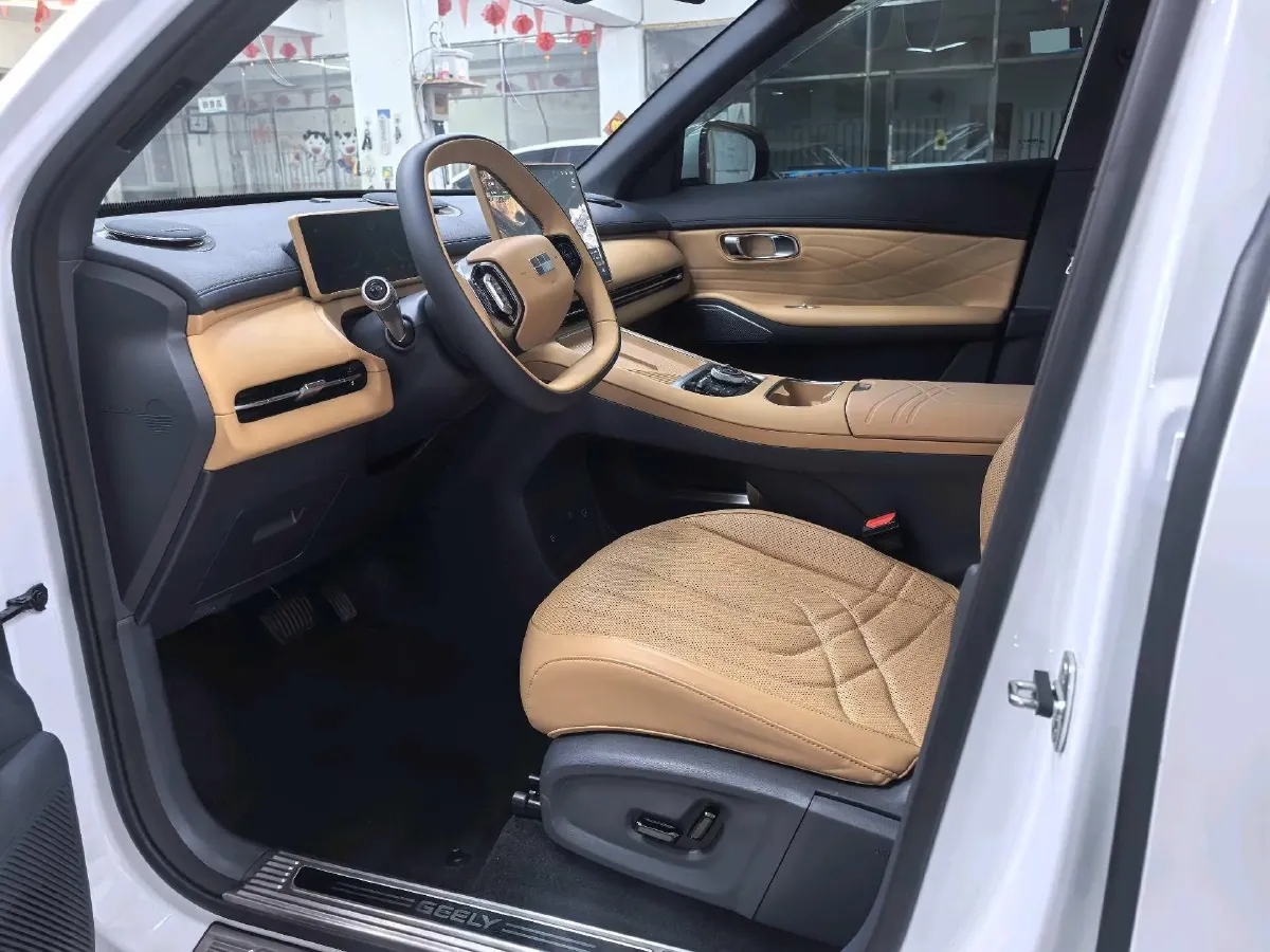 2025 LanDian E5 PLUS 1.5L 95HP L4 E-CVT PHEV 25KWH,autocango,china used car exporter,china ev exporter,chinese used car exporter,chinese used ev exporter