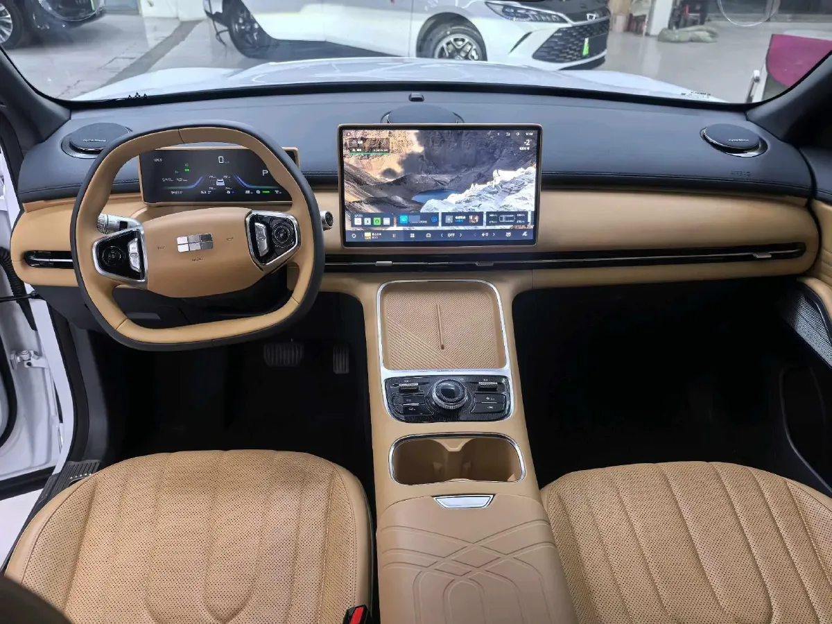 2025 LanDian E5 PLUS 1.5L 95HP L4 E-CVT PHEV 25KWH,autocango,china used car exporter,china ev exporter,chinese used car exporter,chinese used ev exporter