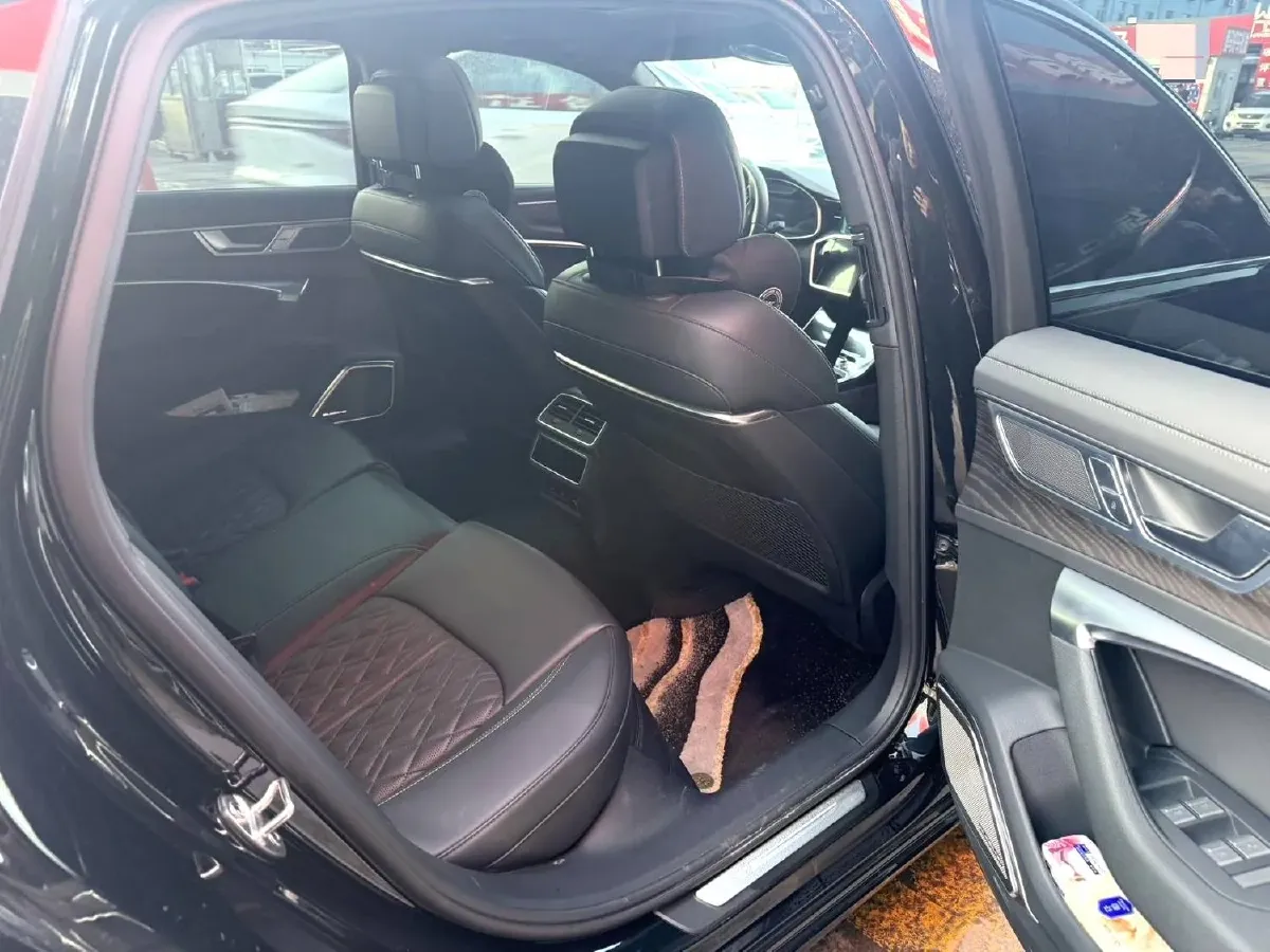 2025 Audi A6L 2.0T 245HP L4 7DCT,autocango,china used car exporter,china ev exporter,chinese used car exporter,chinese used ev exporter