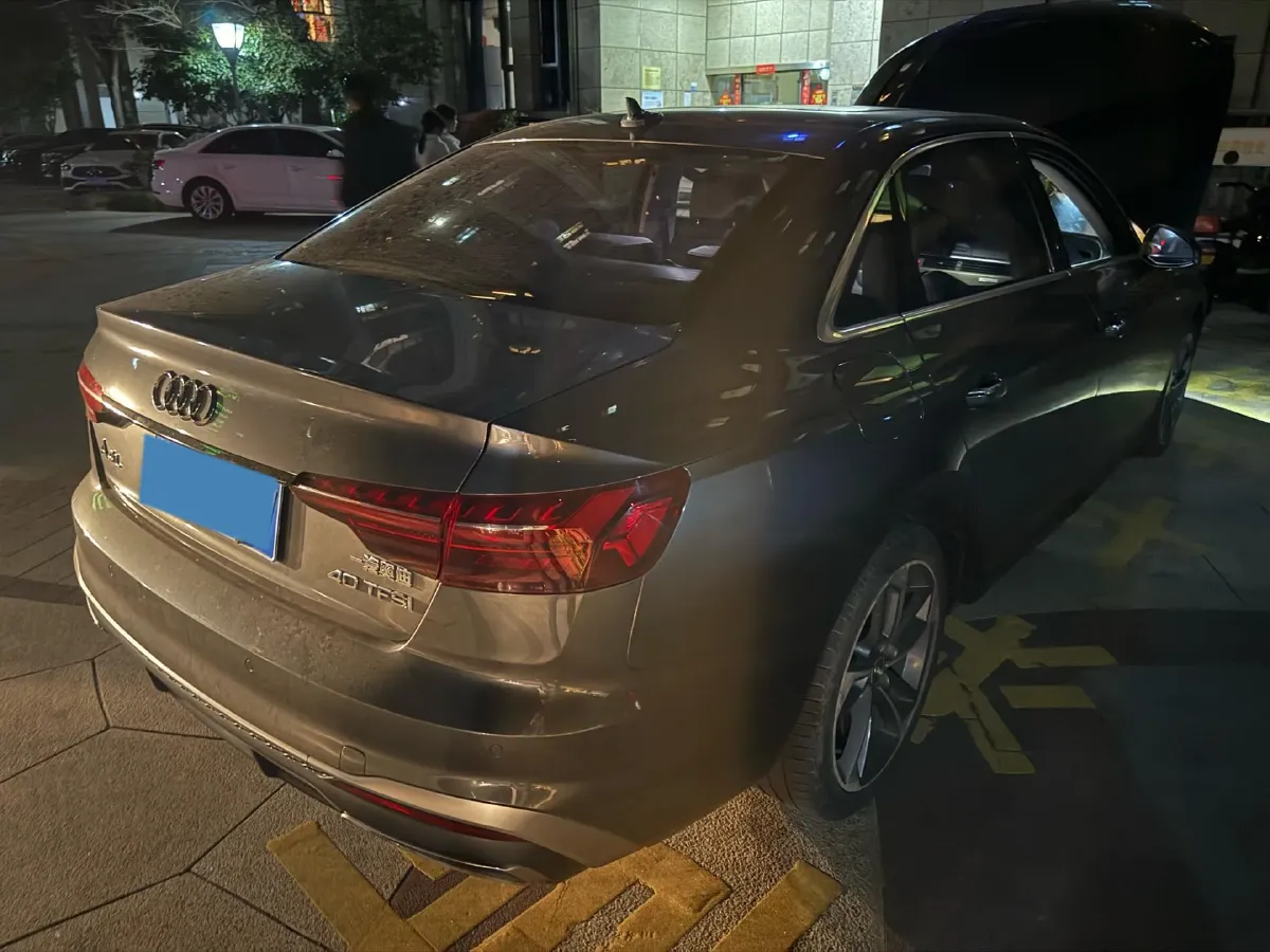 2020 Audi A4L 2.0T 190HP L4 7DCT,autocango,china used car exporter,china ev exporter,chinese used car exporter,chinese used ev exporter