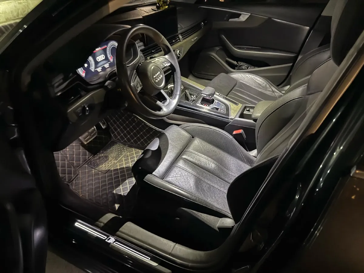 2020 Audi A4L 2.0T 190HP L4 7DCT,autocango,china used car exporter,china ev exporter,chinese used car exporter,chinese used ev exporter