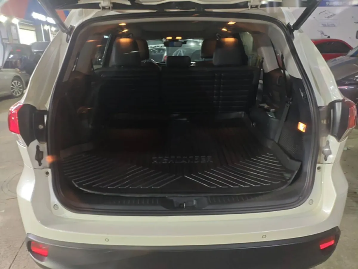 2018 Jeep Grand Commander 2.0T 265HP L4 9AT,autocango,china used car exporter,china ev exporter,chinese used car exporter,chinese used ev exporter