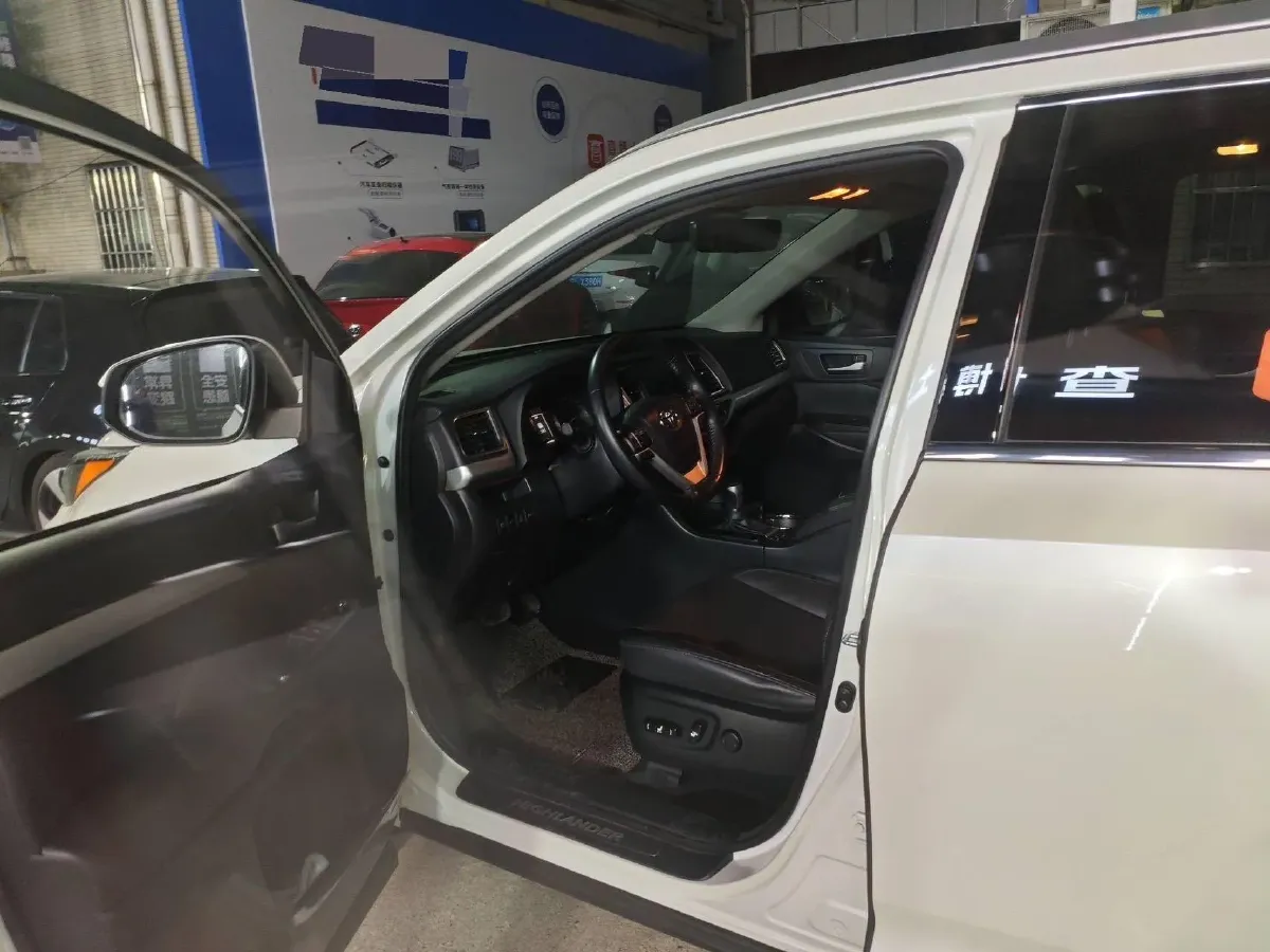 2018 Jeep Grand Commander 2.0T 265HP L4 9AT,autocango,china used car exporter,china ev exporter,chinese used car exporter,chinese used ev exporter