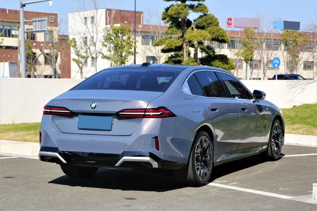 2024 BMW 5 Series 2.0T 258HP L4 8AT,autocango,china used car exporter,china ev exporter,chinese used car exporter,chinese used ev exporter