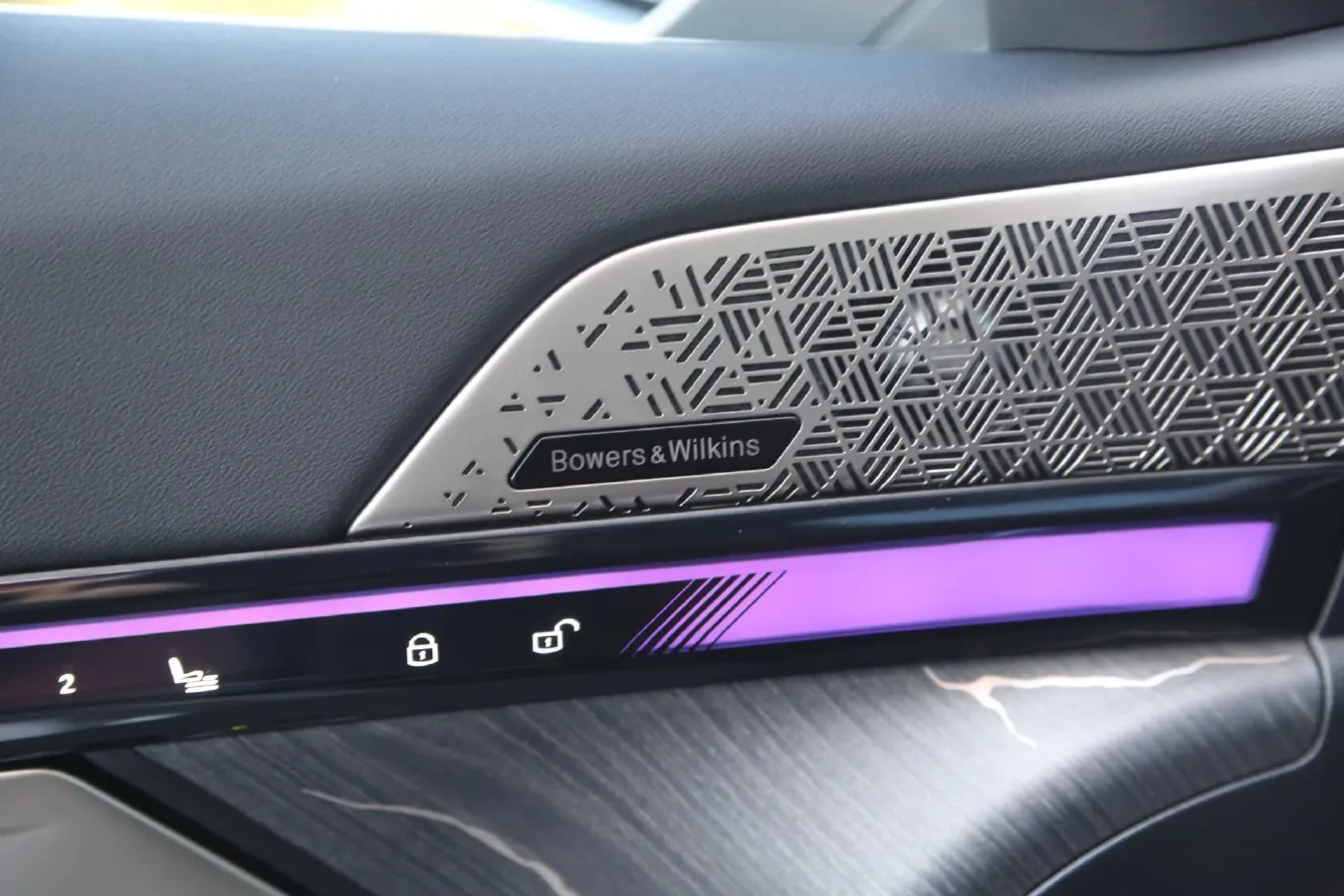 2024 BMW 5 Series 2.0T 258HP L4 8AT,autocango,china used car exporter,china ev exporter,chinese used car exporter,chinese used ev exporter