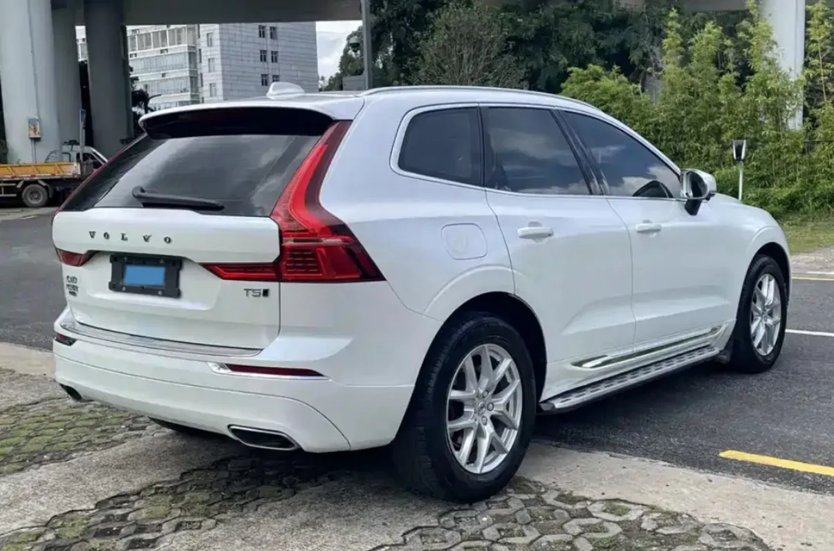 2021 Volvo XC60 2.0T 250HP L4 8AT,autocango,china used car exporter,china ev exporter,chinese used car exporter,chinese used ev exporter