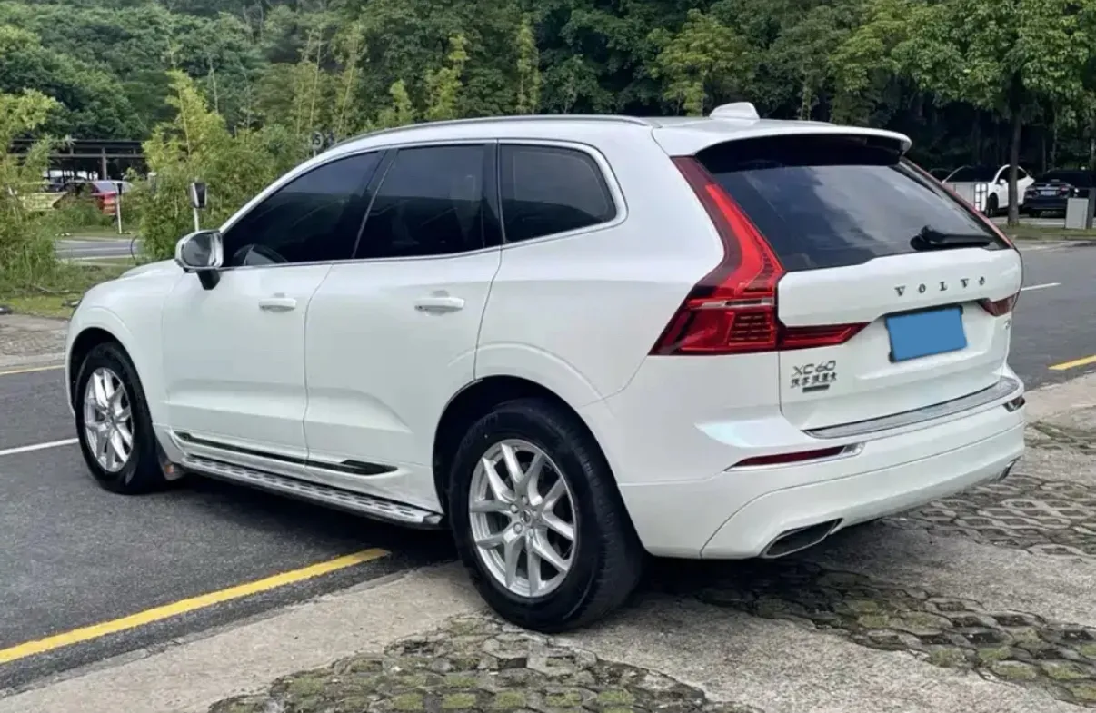 2021 Volvo XC60 2.0T 250HP L4 8AT,autocango,china used car exporter,china ev exporter,chinese used car exporter,chinese used ev exporter