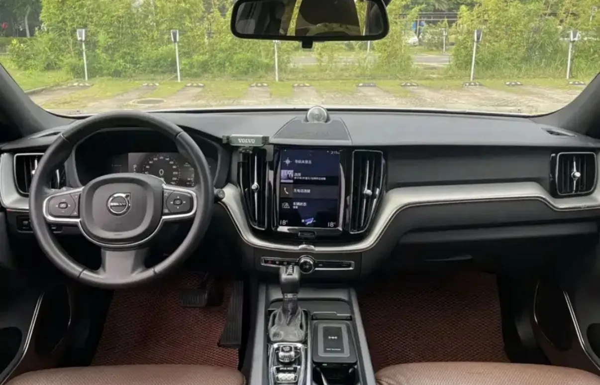 2021 Volvo XC60 2.0T 250HP L4 8AT,autocango,china used car exporter,china ev exporter,chinese used car exporter,chinese used ev exporter