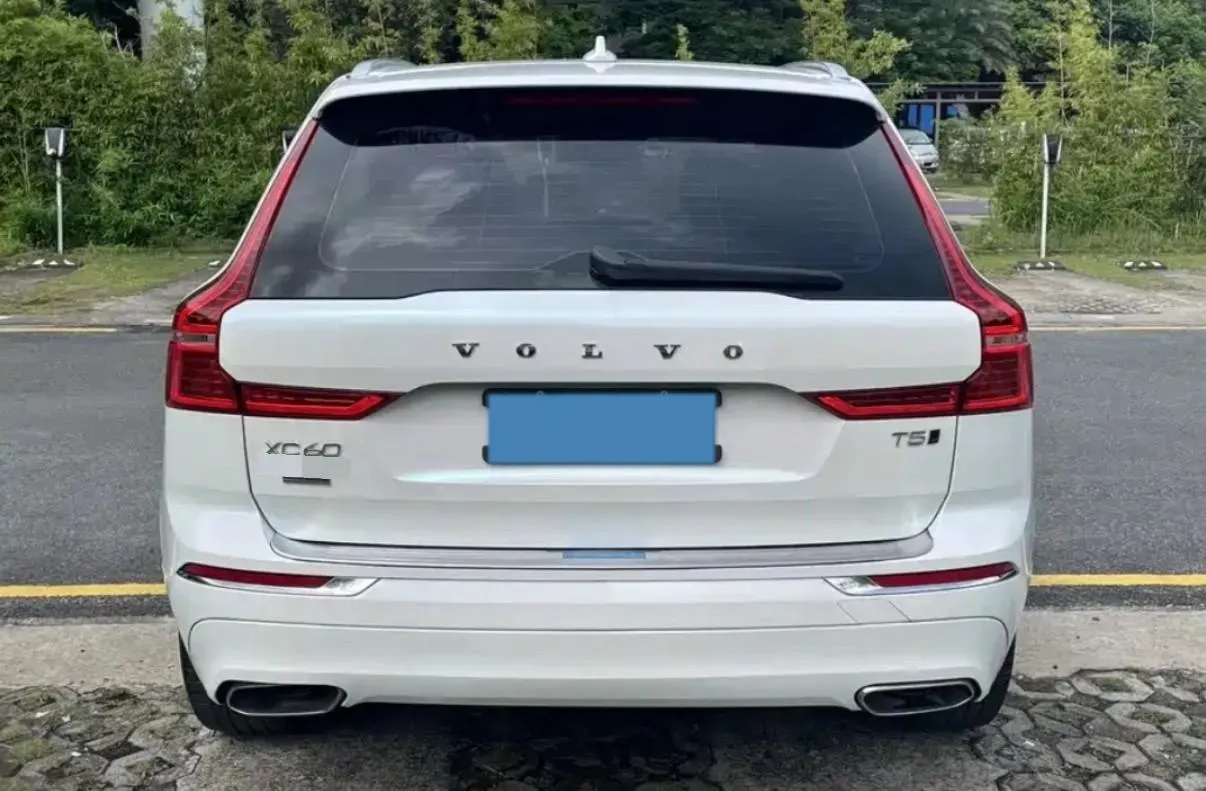 2021 Volvo XC60 2.0T 250HP L4 8AT,autocango,china used car exporter,china ev exporter,chinese used car exporter,chinese used ev exporter