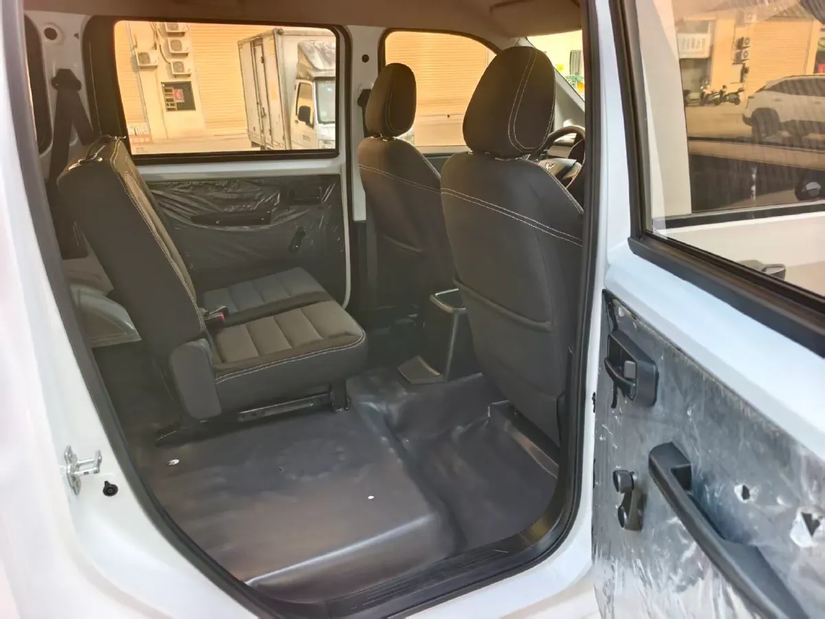 2021 WuLing HongGuang Plus 1.5T 147HP L4 6MT,autocango,china used car exporter,china ev exporter,chinese used car exporter,chinese used ev exporter