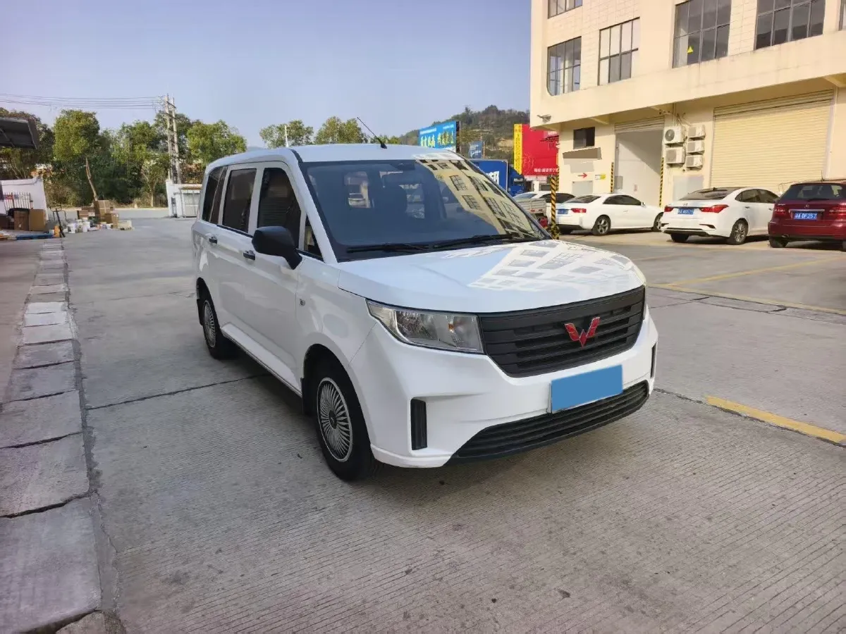 2021 WuLing HongGuang Plus 1.5T 147HP L4 6MT,autocango,china used car exporter,china ev exporter,chinese used car exporter,chinese used ev exporter