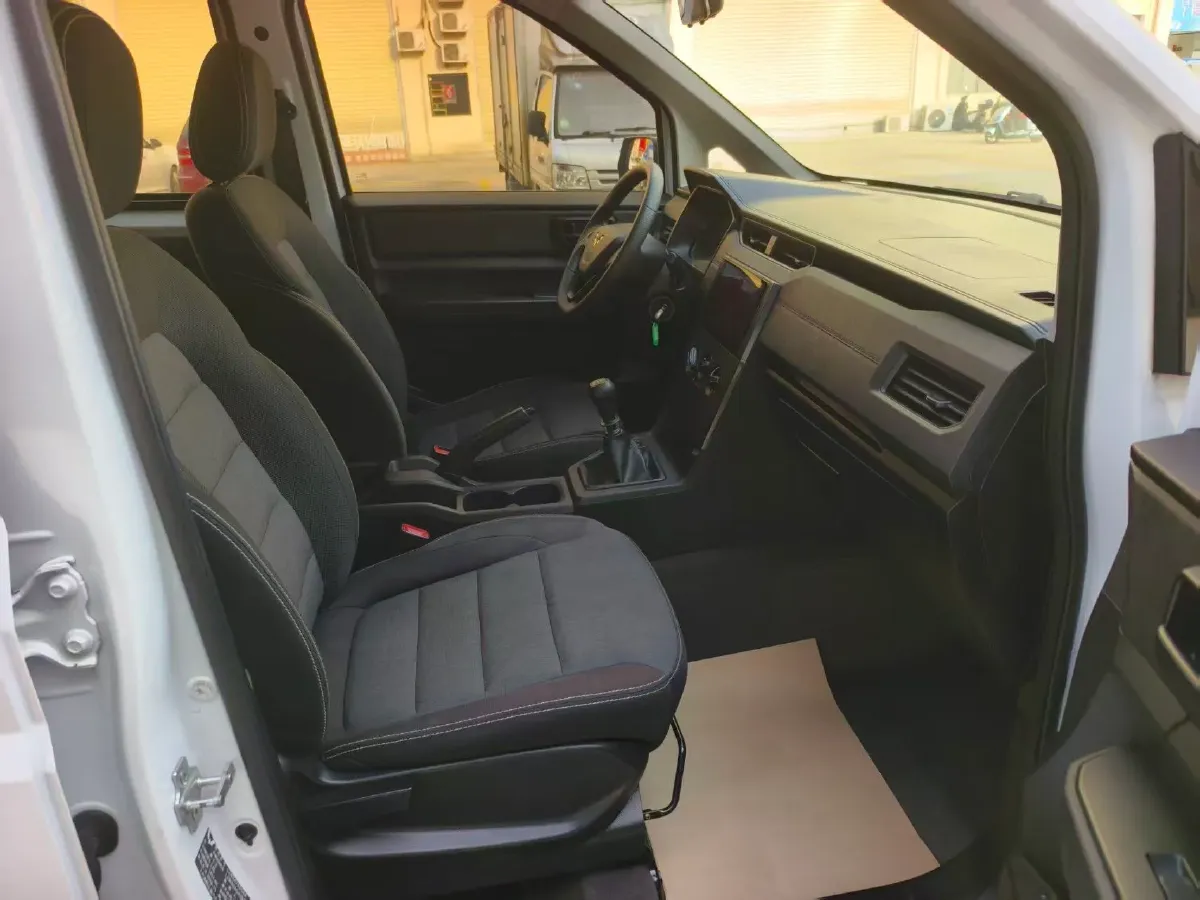 2021 WuLing HongGuang Plus 1.5T 147HP L4 6MT,autocango,china used car exporter,china ev exporter,chinese used car exporter,chinese used ev exporter