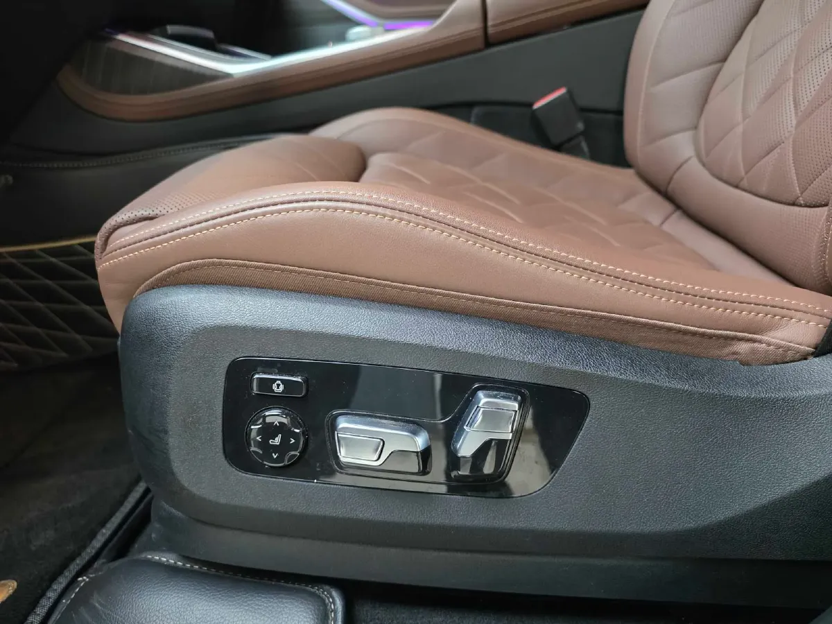 2023 BMW X7 3.0T 381HP L6 8AT,autocango,china used car exporter,china ev exporter,chinese used car exporter,chinese used ev exporter