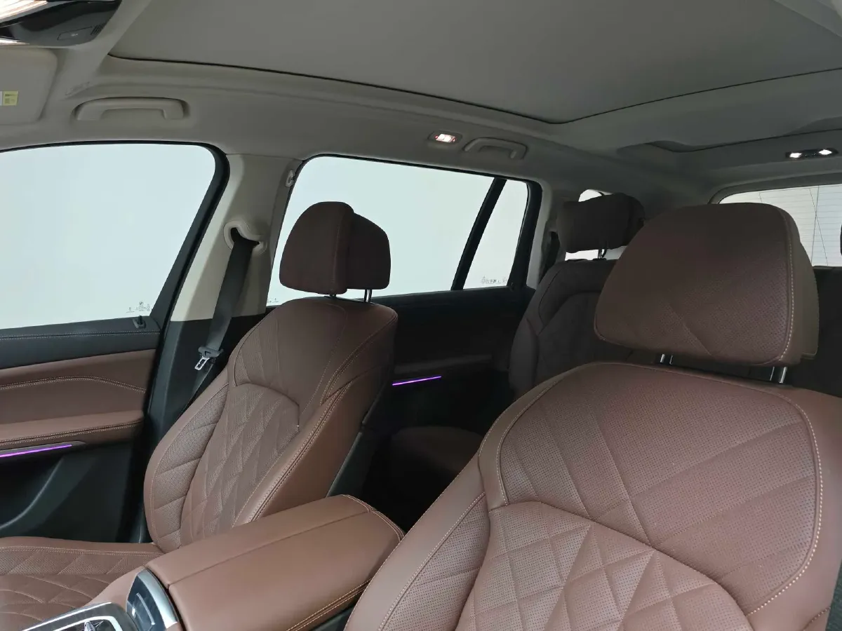 2023 BMW X7 3.0T 381HP L6 8AT,autocango,china used car exporter,china ev exporter,chinese used car exporter,chinese used ev exporter