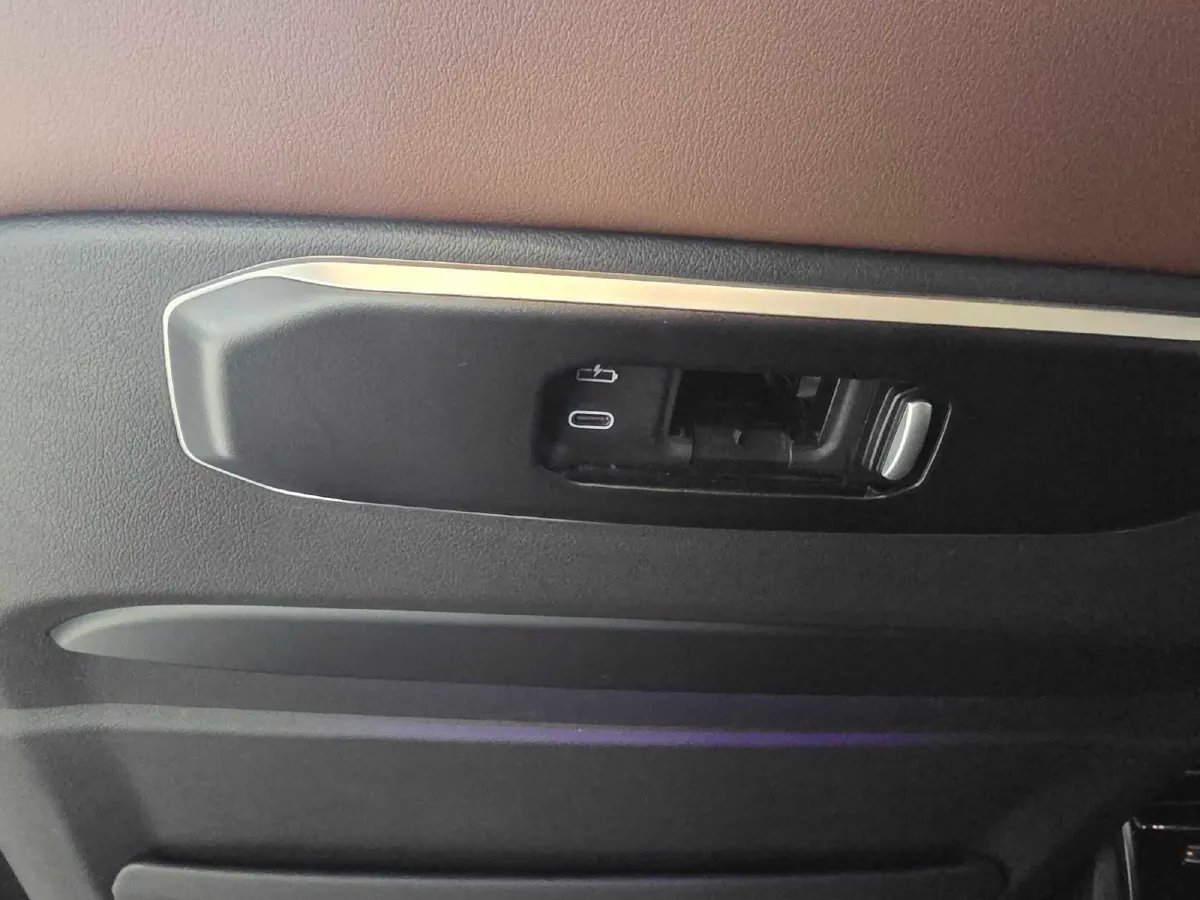 2023 BMW X7 3.0T 381HP L6 8AT,autocango,china used car exporter,china ev exporter,chinese used car exporter,chinese used ev exporter