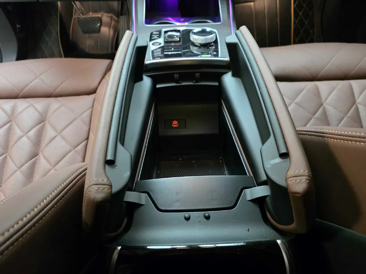 2023 BMW X7 3.0T 381HP L6 8AT,autocango,china used car exporter,china ev exporter,chinese used car exporter,chinese used ev exporter