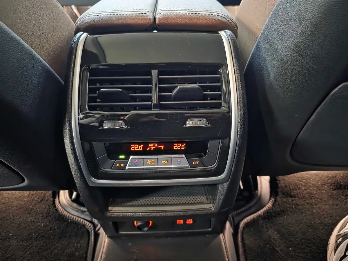 2023 BMW X7 3.0T 381HP L6 8AT,autocango,china used car exporter,china ev exporter,chinese used car exporter,chinese used ev exporter