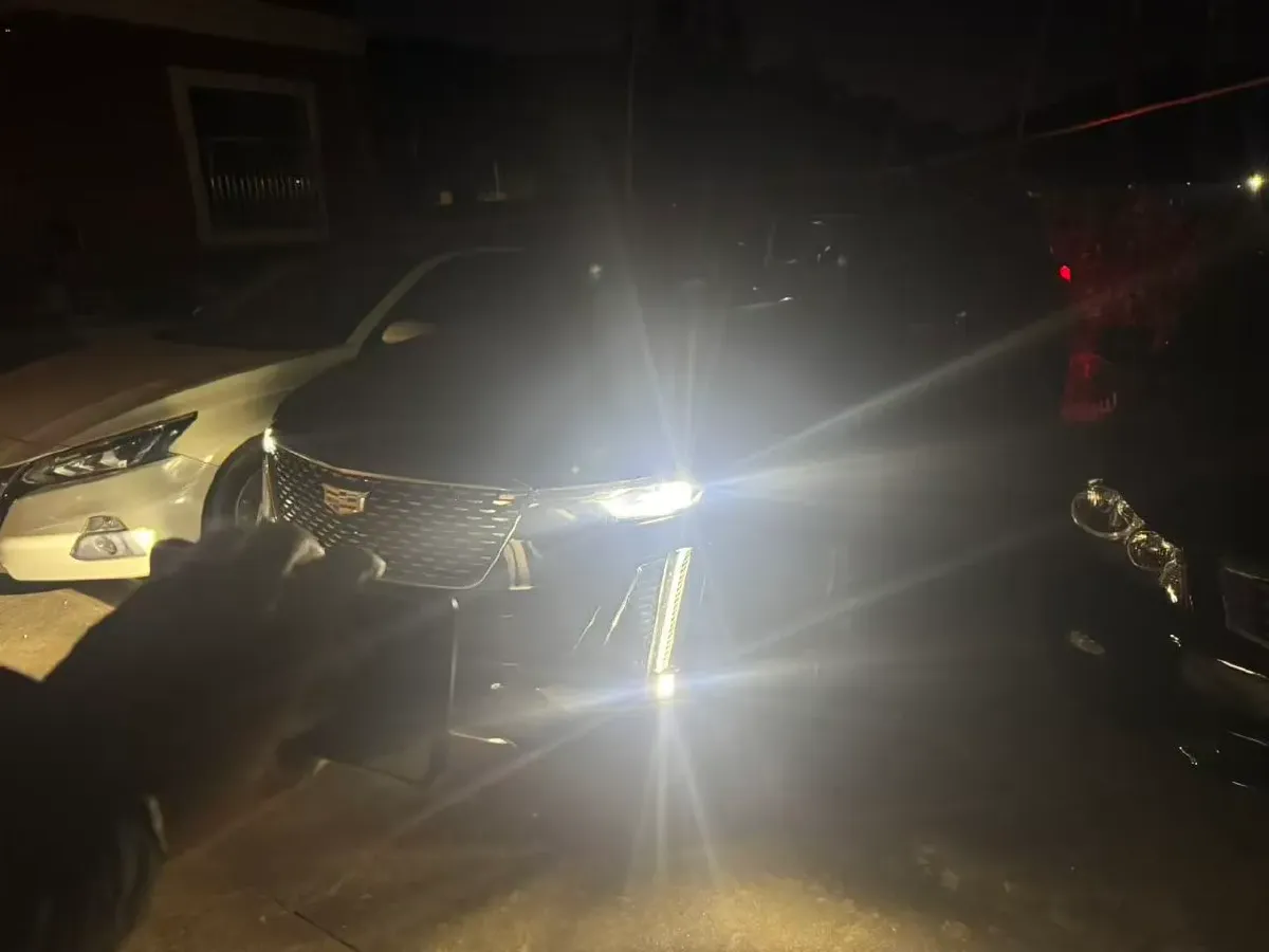 2022 Cadillac XT6 2.0T 237HP L4 9AT,autocango,china used car exporter,china ev exporter,chinese used car exporter,chinese used ev exporter