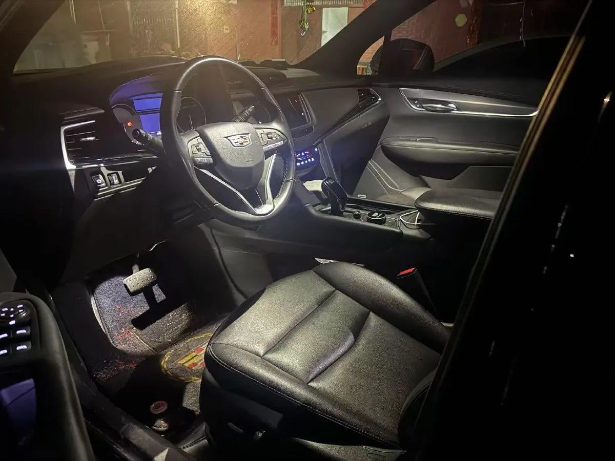 2022 Cadillac XT6 2.0T 237HP L4 9AT,autocango,china used car exporter,china ev exporter,chinese used car exporter,chinese used ev exporter