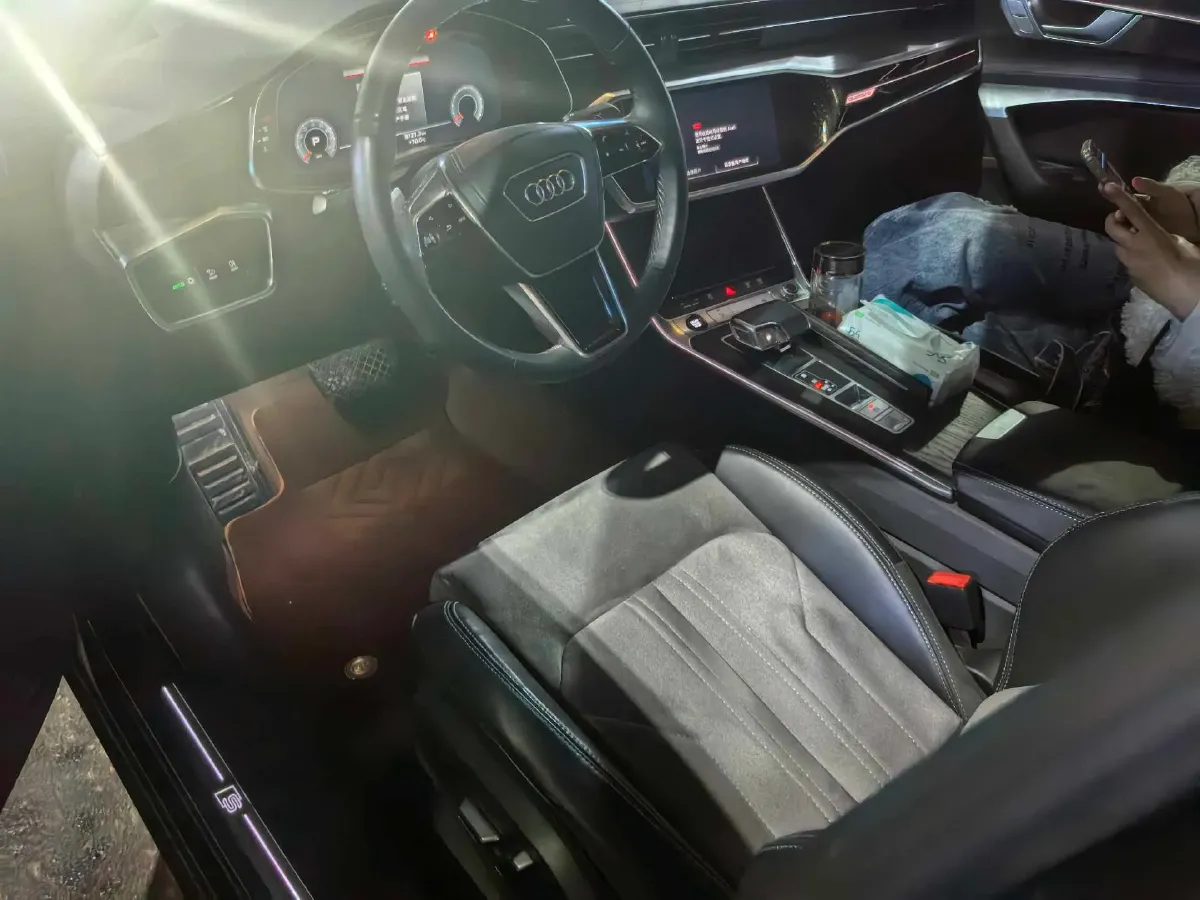 2023 Audi A6L 2.0T 245HP L4 7DCT,autocango,china used car exporter,china ev exporter,chinese used car exporter,chinese used ev exporter