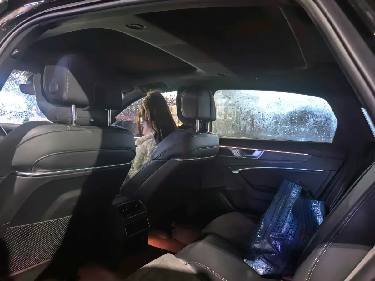 2023 Audi A6L 2.0T 245HP L4 7DCT,autocango,china used car exporter,china ev exporter,chinese used car exporter,chinese used ev exporter