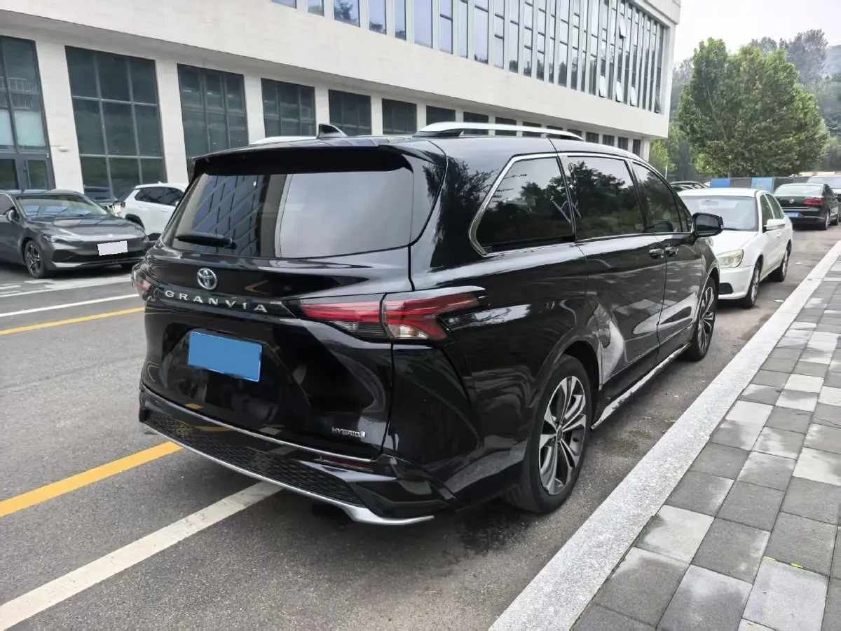 2023 Toyota Granvia 2.5L 189HP L4 E-CVT Hybrid,autocango,china used car exporter,china ev exporter,chinese used car exporter,chinese used ev exporter