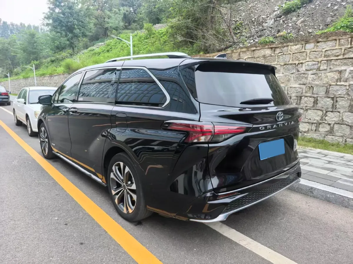 2023 Toyota Granvia 2.5L 189HP L4 E-CVT Hybrid,autocango,china used car exporter,china ev exporter,chinese used car exporter,chinese used ev exporter