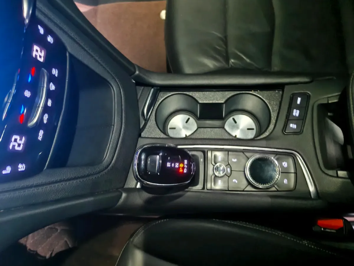 2022 Cadillac XT6 2.0T 237HP L4 9AT,autocango,china used car exporter,china ev exporter,chinese used car exporter,chinese used ev exporter