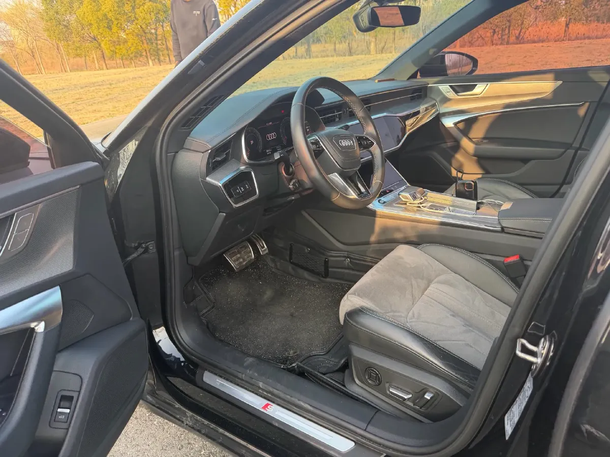 2023 Audi A6L 2.0T 190HP L4 7DCT,autocango,china used car exporter,china ev exporter,chinese used car exporter,chinese used ev exporter