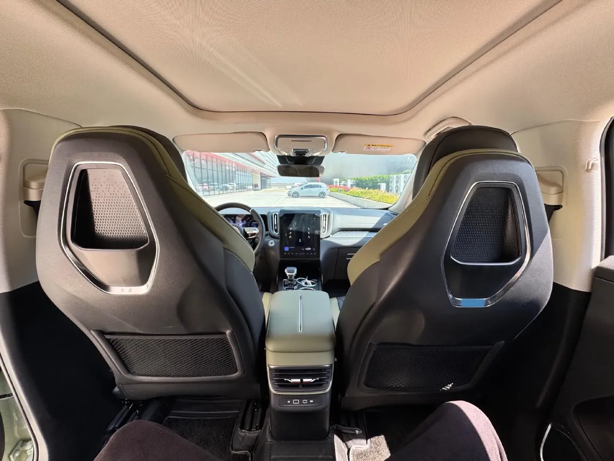 2023 HongQi HS3 1.5T 169HP L4 1DHT Hybrid 1.83KWH,autocango,china used car exporter,china ev exporter,chinese used car exporter,chinese used ev exporter