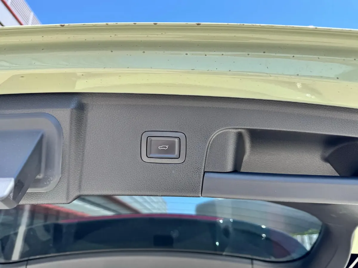 2023 HongQi HS3 1.5T 169HP L4 1DHT Hybrid 1.83KWH,autocango,china used car exporter,china ev exporter,chinese used car exporter,chinese used ev exporter