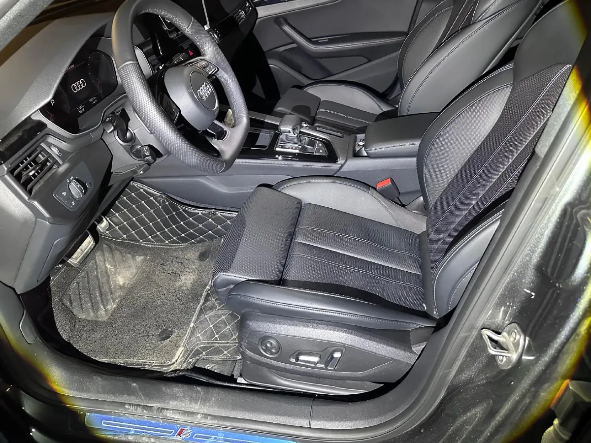 2024 Audi A4L 2.0T 190HP L4 7DCT,autocango,china used car exporter,china ev exporter,chinese used car exporter,chinese used ev exporter