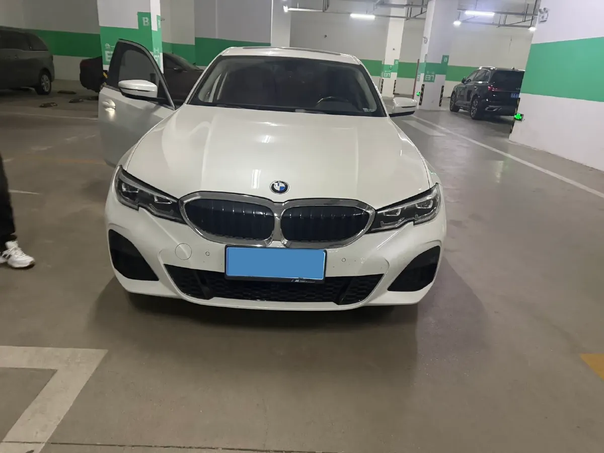 2022 BMW 3 Series 2.0T 156HP L4 8AT,autocango,china used car exporter,china ev exporter,chinese used car exporter,chinese used ev exporter
