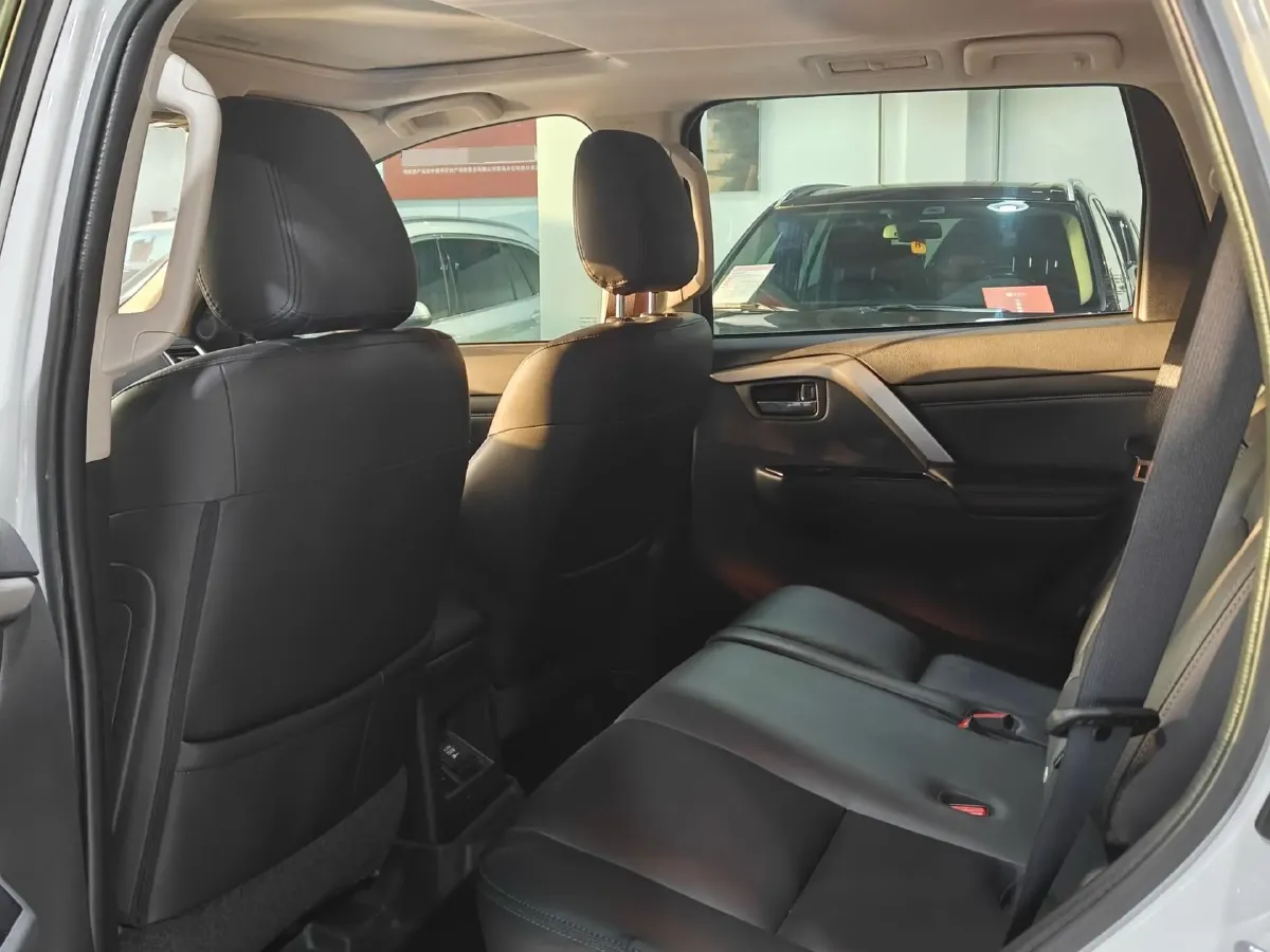 2020 Mitsubishi Pajero 3.0L 209HP V6 8AT,autocango,china used car exporter,china ev exporter,chinese used car exporter,chinese used ev exporter