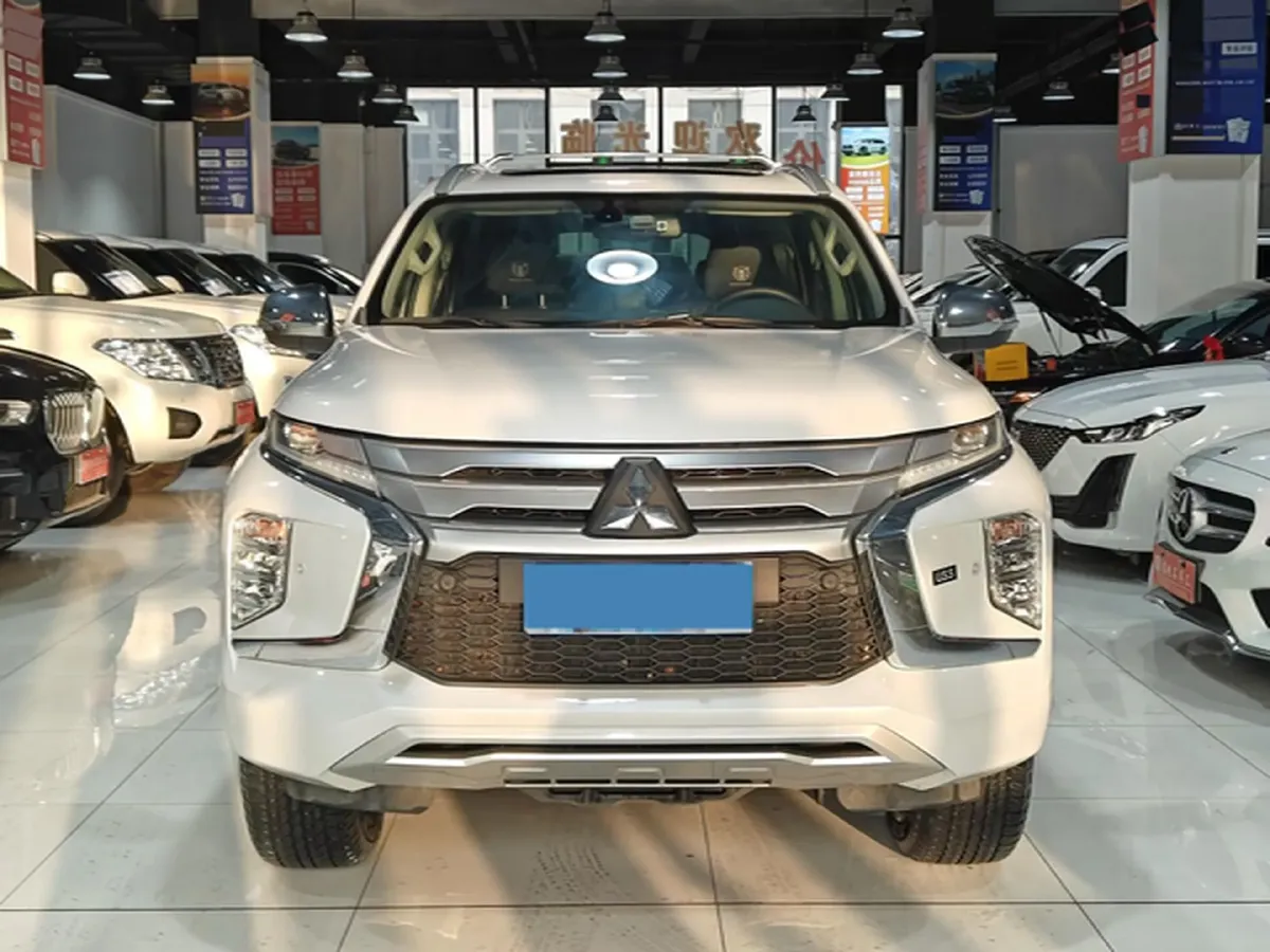 2020 Mitsubishi Pajero 3.0L 209HP V6 8AT,autocango,china used car exporter,china ev exporter,chinese used car exporter,chinese used ev exporter