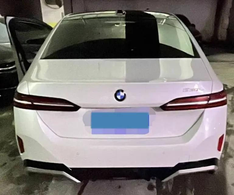 2024 BMW 5 Series 2.0T 258HP L4 8AT,autocango,china used car exporter,china ev exporter,chinese used car exporter,chinese used ev exporter