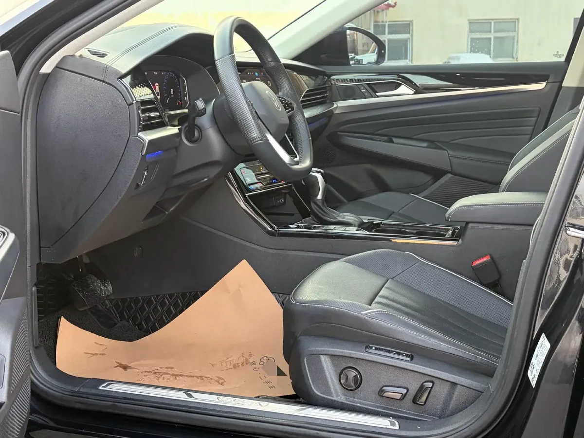 2024 Volkswagen Passat 2.0T 220HP L4 7DCT,autocango,china used car exporter,china ev exporter,chinese used car exporter,chinese used ev exporter