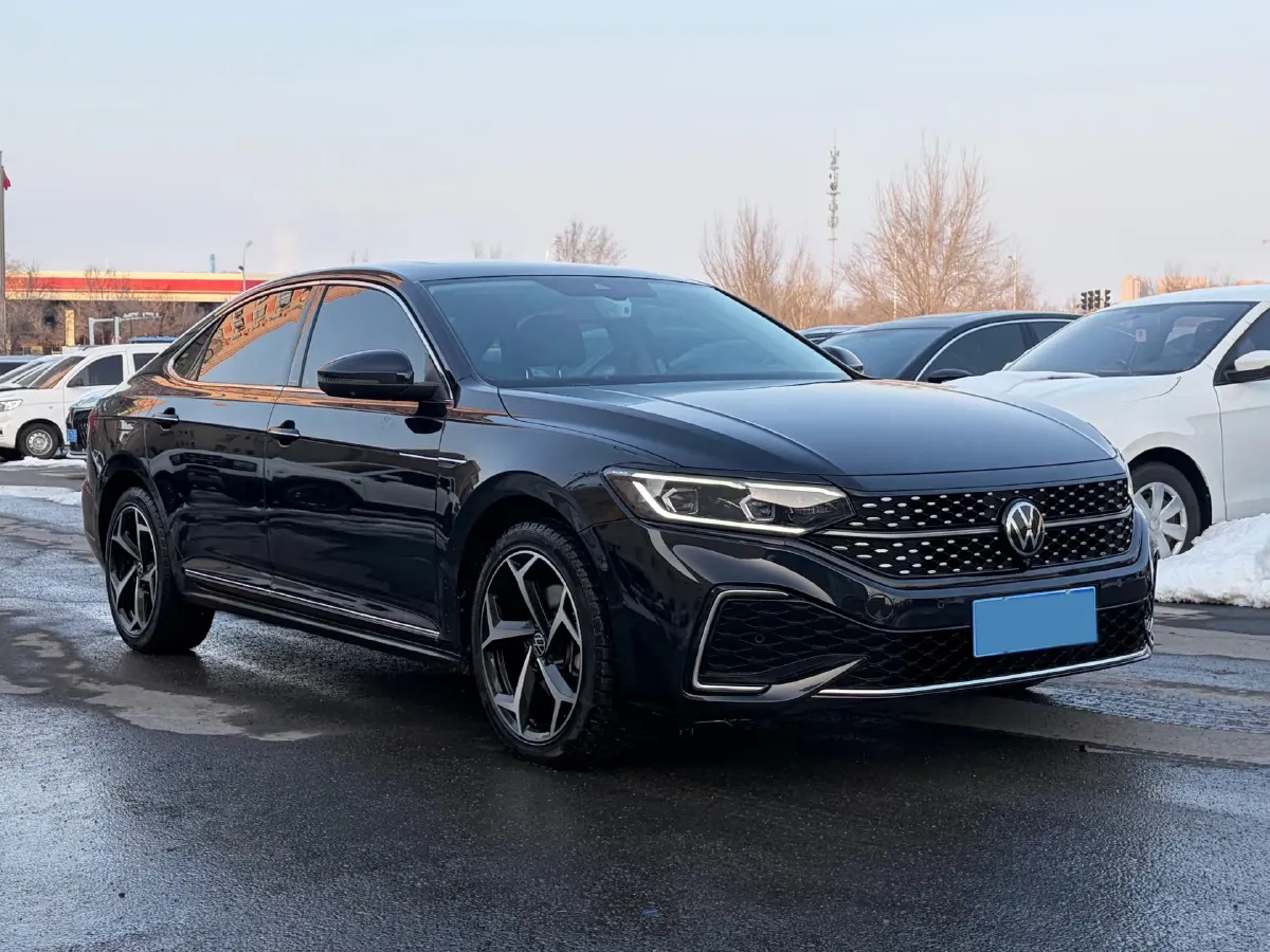 2024 Volkswagen Passat 2.0T 220HP L4 7DCT,autocango,china used car exporter,china ev exporter,chinese used car exporter,chinese used ev exporter